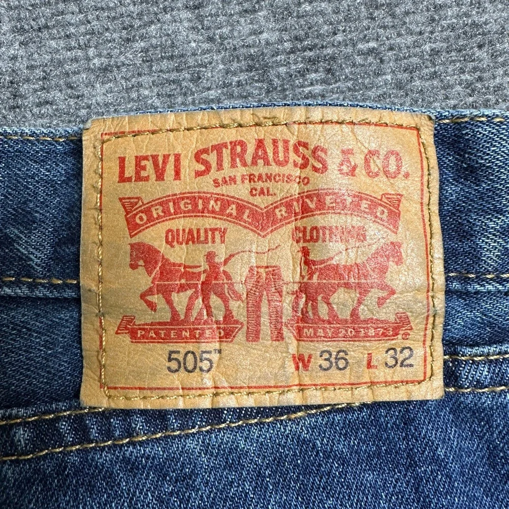 Levis 505 Regular Fit Jeans Mens 36x32 Dark Wash Straight Leg 100% Cotton Denim